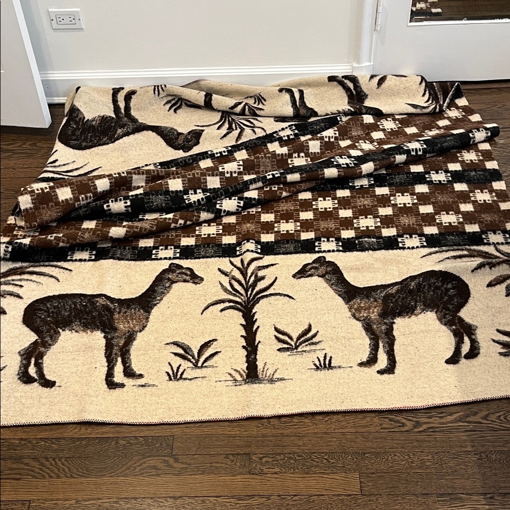 Alpaca Patterned Blanket in Brown and Cream from Peru 🇵🇪